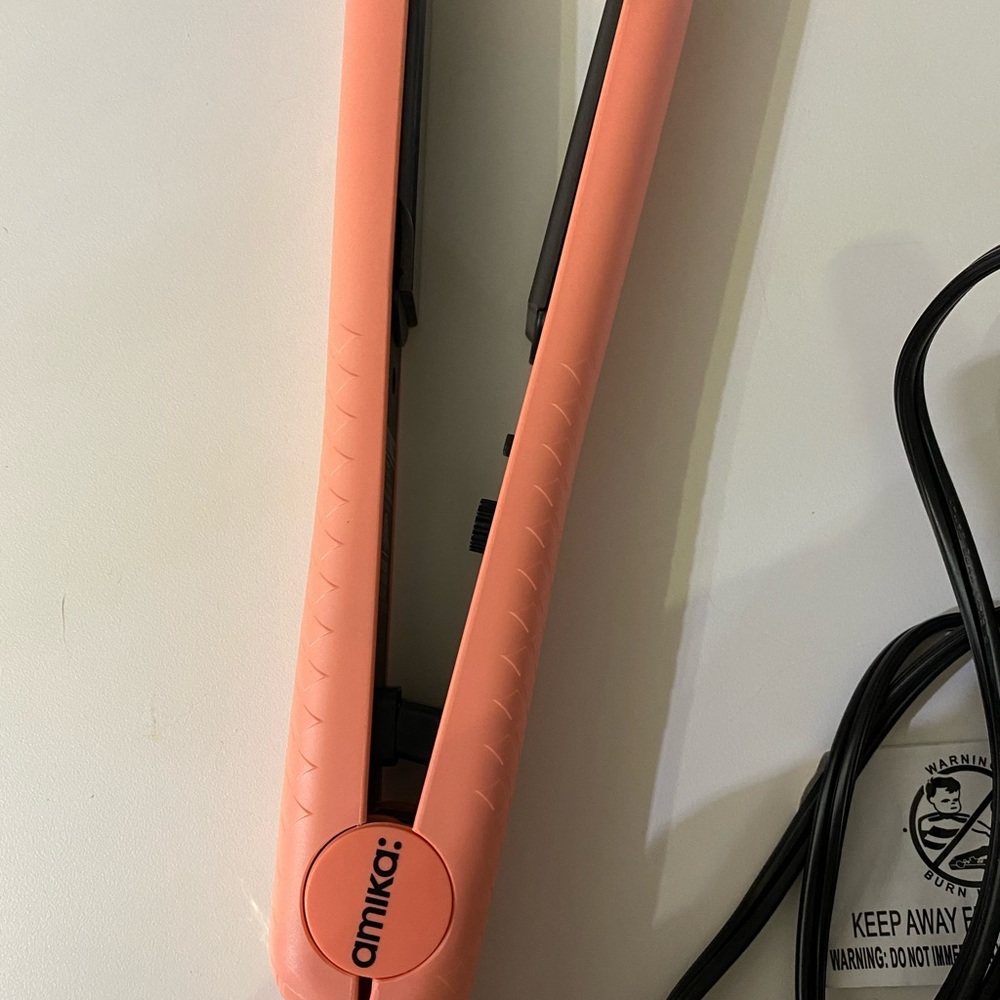 Amika Hair Straightener